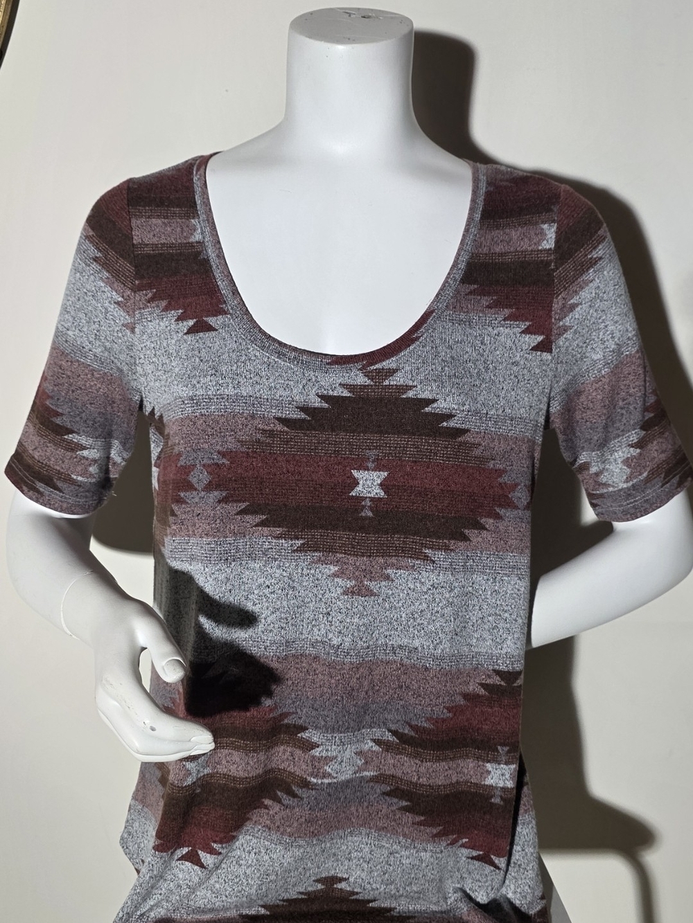 24/7 Aztec-Print Scoop Neck Women's Top - Maroon Gray (Size M)